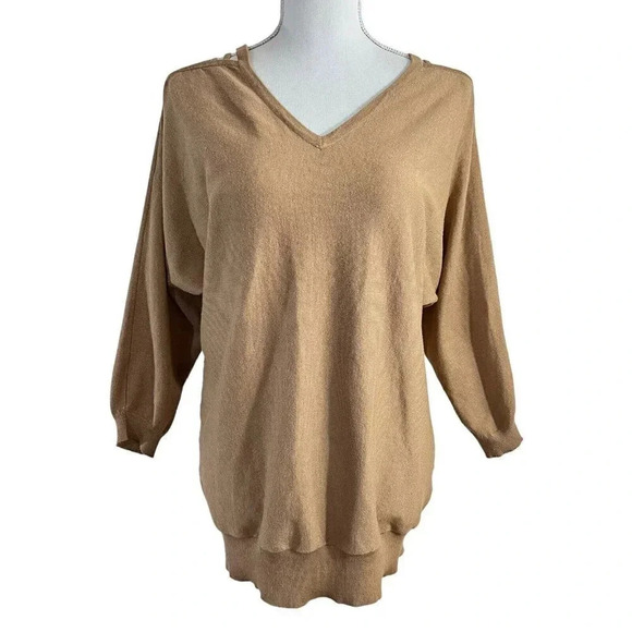 New York & Company Sweaters - New York & Company Gold Tan Womens Sweater Medium Slits on Shoulders Slouchy